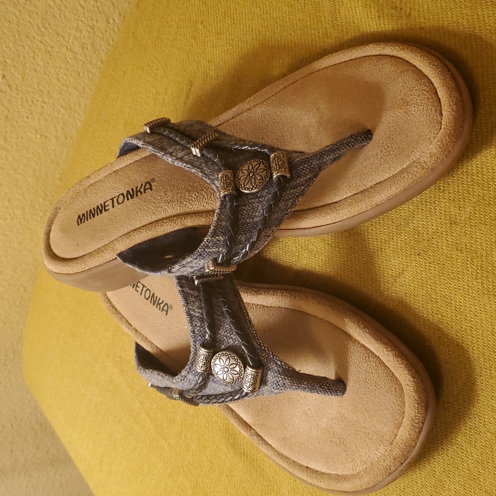 Minnetonka denim look sandels sz 6